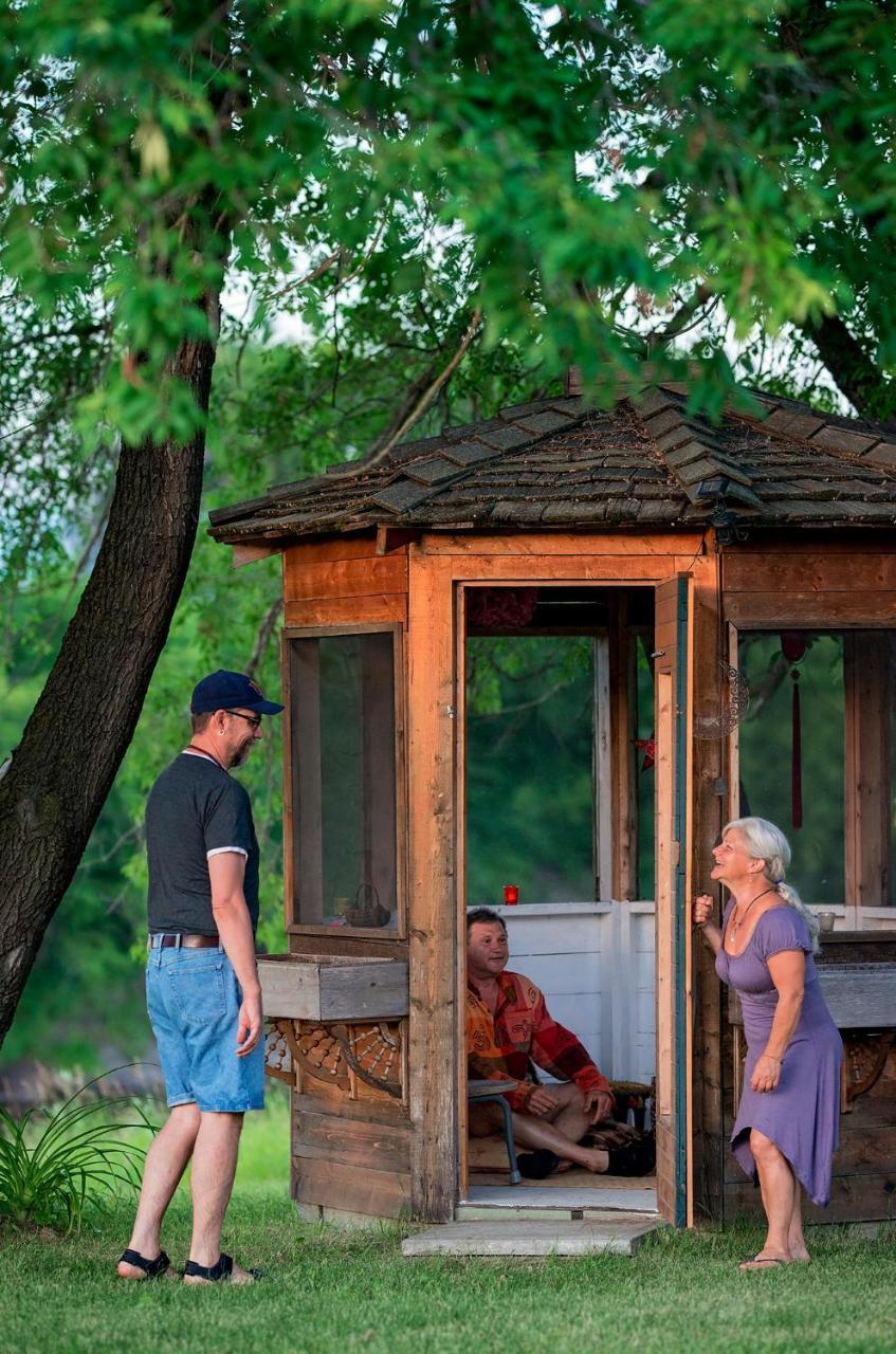 Moon Gate Guest House Whitemouth ภายนอก รูปภาพ